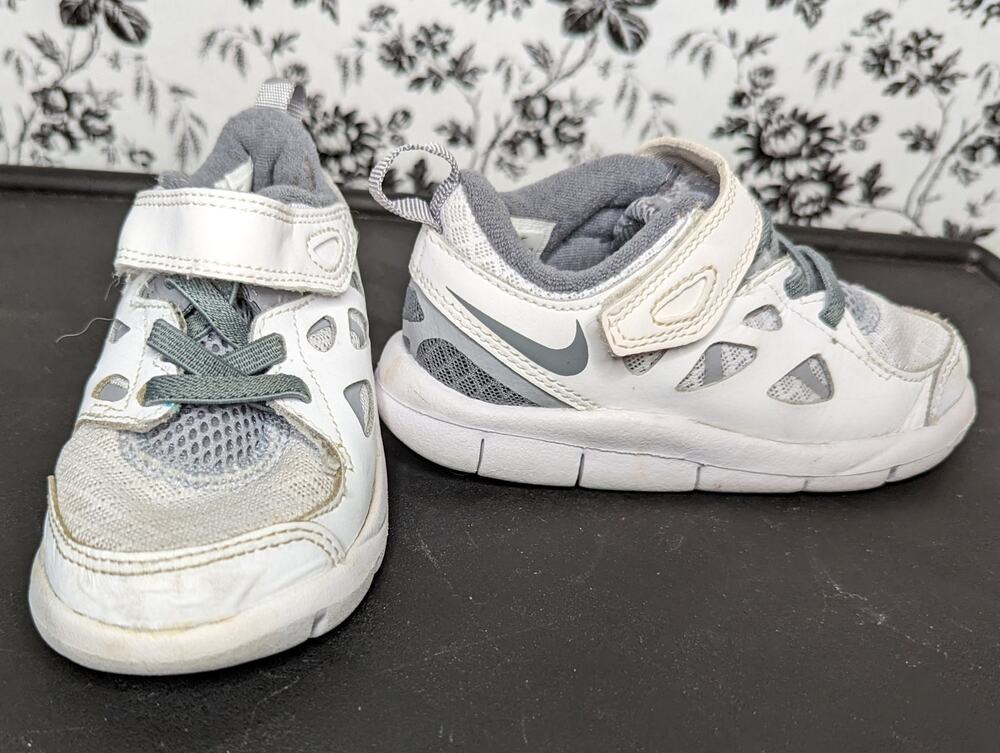 2011 Nike Free Run 2 White Dark Gray Little Kid Child Running Shoe Sneaker US 8C